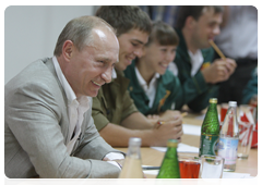 Prime Minister Vladimir Putin meeting with representatives of student construction brigades in Sochi|14 july, 2010|18:27