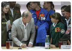 Prime Minister Vladimir Putin meeting with representatives of student construction brigades in Sochi|14 july, 2010|18:27