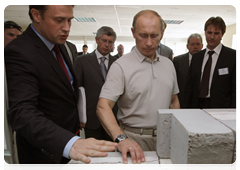 Vladimir Putin visiting Kotelnikovo after touring the Gremyachin potassium salt deposits|15 july, 2010|20:58