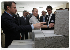 Vladimir Putin visiting Kotelnikovo after touring the Gremyachin potassium salt deposits|15 july, 2010|20:58