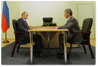 Председатель Правительства Российской Федерации В.В.Путин провел рабочую встречу с губернатором Волгоградской области А.Г.Бровко