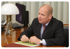 Head of the Federal Agency for Technical Regulation and Metrology Grigory Elkin at a meeting with Prime Minister Vladimir Putin|16 july, 2010|11:53