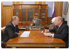 Prime Minister Vladimir Putin meeting with Grigory Elkin, head of the Federal Agency for Technical Regulation and Metrology|16 july, 2010|11:53