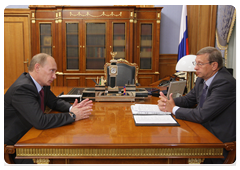 Prime Minister Vladimir Putin meeting with Vladimir Yevtushenkov, chairman of the board of the Sistema financial corporation|16 july, 2010|12:33