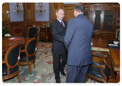 Prime Minister Vladimir Putin meeting with Vladimir Yevtushenkov, chairman of the board of the Sistema financial corporation|16 july, 2010|12:33