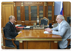 Prime Minister Vladimir Putin discussing the results of this year’s Moscow International Film Festival with festival president Nikita Mikhalkov|17 july, 2010|12:07