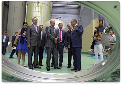 Prime Minister Vladimir Putin visits Energia spacecraft manufacturer, tours testing facilities and space exploration museum