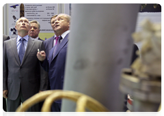 Prime Minister Vladimir Putin inspecting a test and control station at the Energia Rocket and Space Corporation|19 july, 2010|16:34