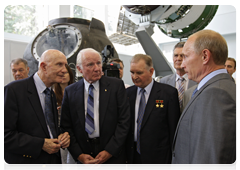 Prime Minister Vladimir Putin speaking with participants of the historic Apollo-Soyuz Test Project|19 july, 2010|16:57