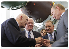 Prime Minister Vladimir Putin speaking with participants of the historic Apollo-Soyuz Test Project|19 july, 2010|16:57