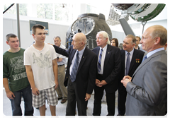 American astronaut Thomas Stafford introducing his stepsons to Prime Minister Vladimir Putin|19 july, 2010|16:58