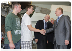 American astronaut Thomas Stafford introducing his stepsons to Prime Minister Vladimir Putin|19 july, 2010|16:58