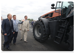 Prime Minister Vladimir Putin on a working visit to the Tambov Region, where he is evaluating the progress made on national agriculture projects|2 july, 2010|18:09