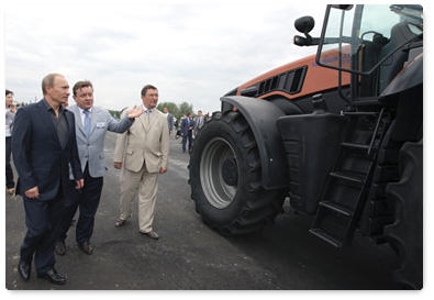 Prime Minister Vladimir Putin evaluates the progress made on national agriculture projects during a working visit to the Tambov Region