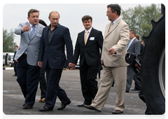 Prime Minister Vladimir Putin on a working visit to the Tambov Region, where he is evaluating the progress made on national agriculture projects|2 july, 2010|18:08