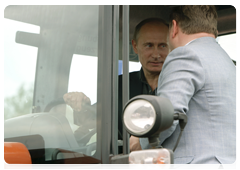 Prime Minister Vladimir Putin on a working visit to the Tambov Region, where he is evaluating the progress made on national agriculture projects|2 july, 2010|18:08