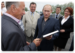 Prime Minister Vladimir Putin on a working visit to the Tambov Region, where he is evaluating the progress made on national agriculture projects|2 july, 2010|18:08