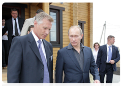 Prime Minister Vladimir Putin touring the construction site of the Solnenchny housing complex in the village of Pushkari, Tambov Region|2 july, 2010|19:33