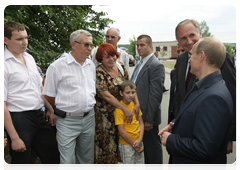 Prime Minister Vladimir Putin touring the construction site of the Solnenchny housing complex in the village of Pushkari, Tambov Region|2 july, 2010|19:33