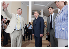 Prime Minister Vladimir Putin visiting a community centre in the village of Tulinovka, Tambov Region|2 july, 2010|20:02