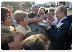 Prime Minister Vladimir Putin visiting a church in the village of Tulinovka|2 july, 2010|21:08