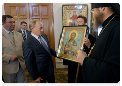 Prime Minister Vladimir Putin visiting a church in the village of Tulinovka|2 july, 2010|21:08