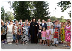 Prime Minister Vladimir Putin visiting a church in the village of Tulinovka|2 july, 2010|21:08