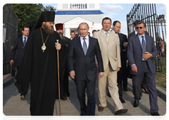 Prime Minister Vladimir Putin visiting a church in the village of Tulinovka|2 july, 2010|21:08