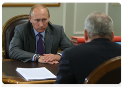 Prime Minister Vladimir Putin at a meeting with Regional Development Minister Viktor Basargin|22 july, 2010|13:20