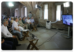 Prime Minister Vladimir Putin at a video conference with the heads of archaeological expeditions during his trip to the Novgorod Region|26 july, 2010|17:11