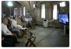 During his trip to the Novgorod Region, Prime Minister Vladimir Putin holds a video conference with the heads of archaeological expeditions in the Russian regions