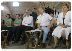 Prime Minister Vladimir Putin at a video conference with the heads of archaeological expeditions during his trip to the Novgorod Region|26 july, 2010|17:11