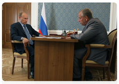 Prime Minister Vladimir Putin at a work meeting with Novgorod Region Governor Sergei Mitin|26 july, 2010|18:19