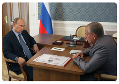 Prime Minister Vladimir Putin at a work meeting with Novgorod Region Governor Sergei Mitin|26 july, 2010|18:19