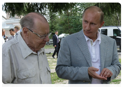 Prime Minister Vladimir Putin visiting the Troitsky excavation site|26 july, 2010|20:06