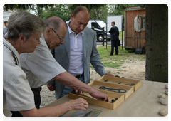 Prime Minister Vladimir Putin visiting the Troitsky excavation site|26 july, 2010|20:06