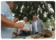 Prime Minister Vladimir Putin visiting the Troitsky excavation site|26 july, 2010|20:06