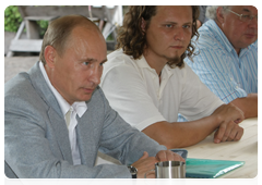 Председатель Правительства России В.В.Путин посетил Троицкий раскоп и побеседовал с археологами|26 июля, 2010|20:38