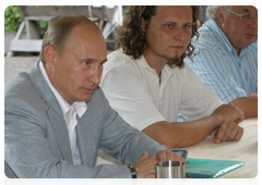 Prime Minister Vladimir Putin speaking to archaeologists during his visit to the Troitsky excavation site|26 july, 2010|20:38