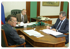 Prime Minister Vladimir Putin during a conference call on measures to reduce the incidence of wildfires|27 july, 2010|19:43