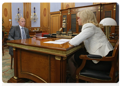 Prime Minister Vladimir Putin meeting with Minister of Healthcare and Social Development Tatyana Golikova|28 july, 2010|18:11