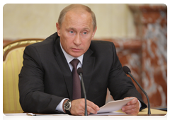 Prime Minister Vladimir Putin at a Government meeting|29 july, 2010|14:45