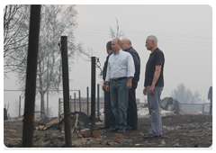 Prime Minister Vladimir Putin in the burnt-down village of Verkhnyaya Vereya in the Nizhny Novgorod Region’s Vyksa District|30 july, 2010|13:17