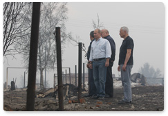 Председатель Правительства России В.В.Путин прибыл с рабочей поездкой в Нижегородскую область, чтобы на месте ознакомиться с ситуацией в связи с пожарами