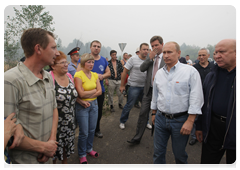 Prime Minister Vladimir Putin talking to residents of the Nizhny Novgorod Region, where a number of residential areas were severely damaged by forest fires|30 july, 2010|13:22