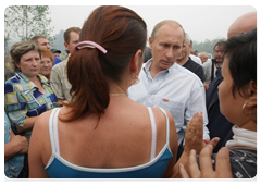 Председатель Правительства России В.В.Путин пообщался с жителями Нижегородской области, где ряд населенных пунктов серьезно пострадал от лесных пожаров|30 июля, 2010|13:22
