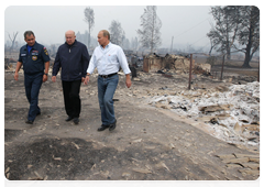 Prime Minister Vladimir Putin in the burnt-down village of Verkhnyaya Vereya in the Nizhny Novgorod Region’s Vyksa District|30 july, 2010|13:22