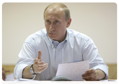 Prime Minister Vladimir Putin chairing a meeting on the nationwide wildfire emergency while visiting the Nizhny Novgorod Region|30 july, 2010|17:07