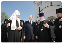 Prime Minister Vladimir Putin visiting the Holy Saviour’s Image Church complex in Usovo settlement near Moscow|5 july, 2010|13:09