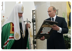 Prime Minister Vladimir Putin presenting the church with the icon of the Holy Saviour’s Image Not Made by Hand|5 july, 2010|13:09